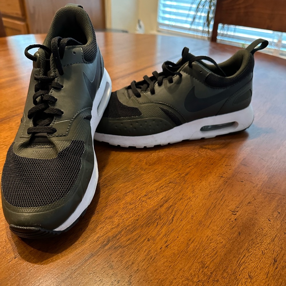 Men’s Nike Sneaker.  Black/Army Green. Size 8.5